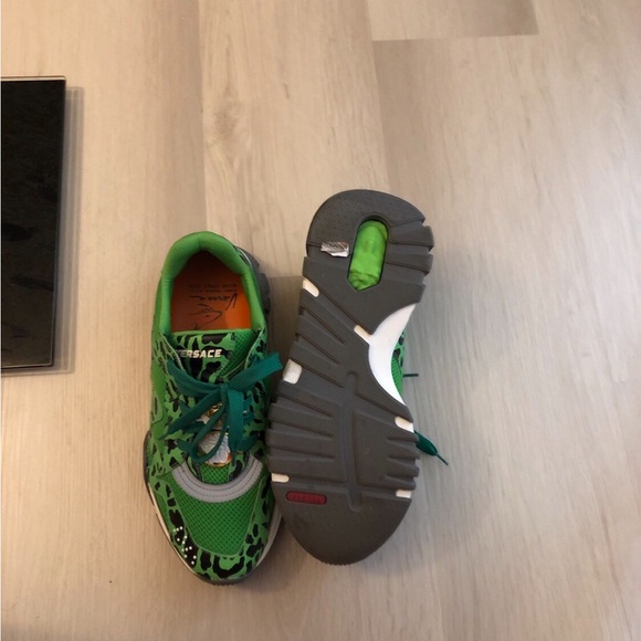 Women athletic shoes the white medusa is an add on - Picture 5 of 14